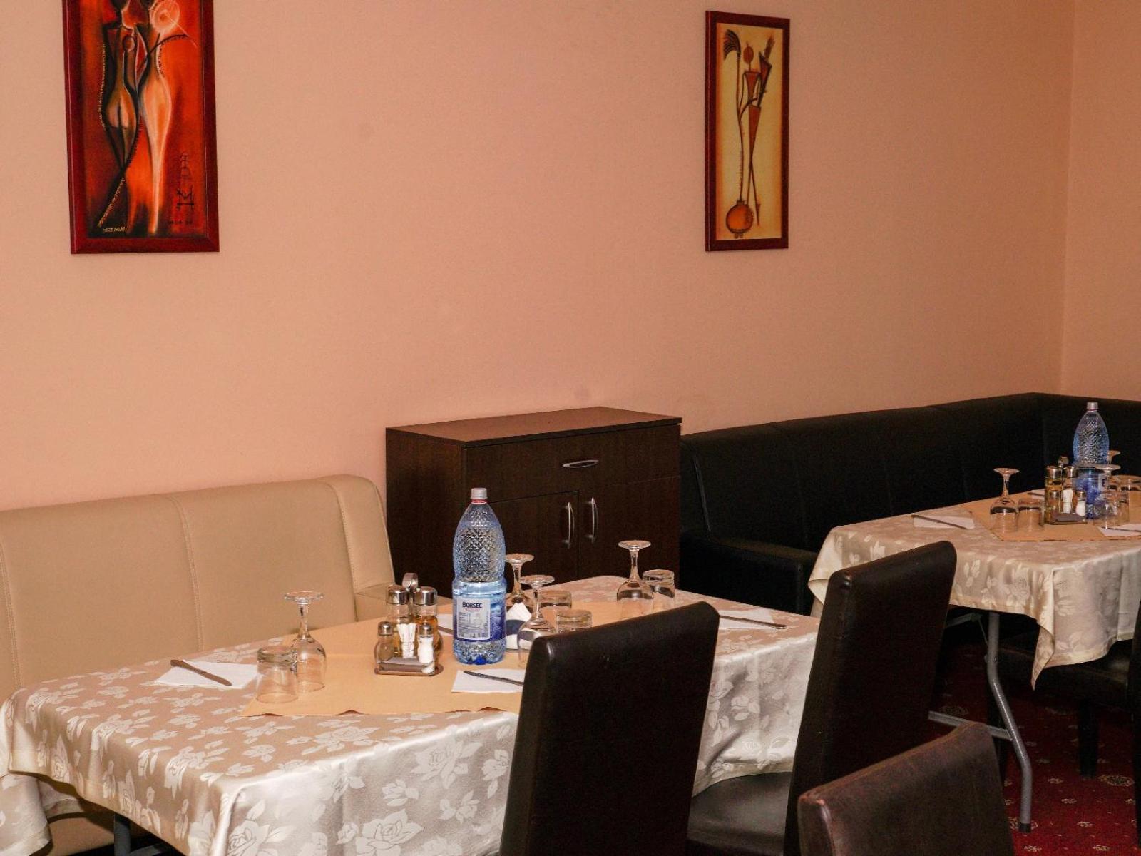 Hotel Criss Bucarest Esterno foto